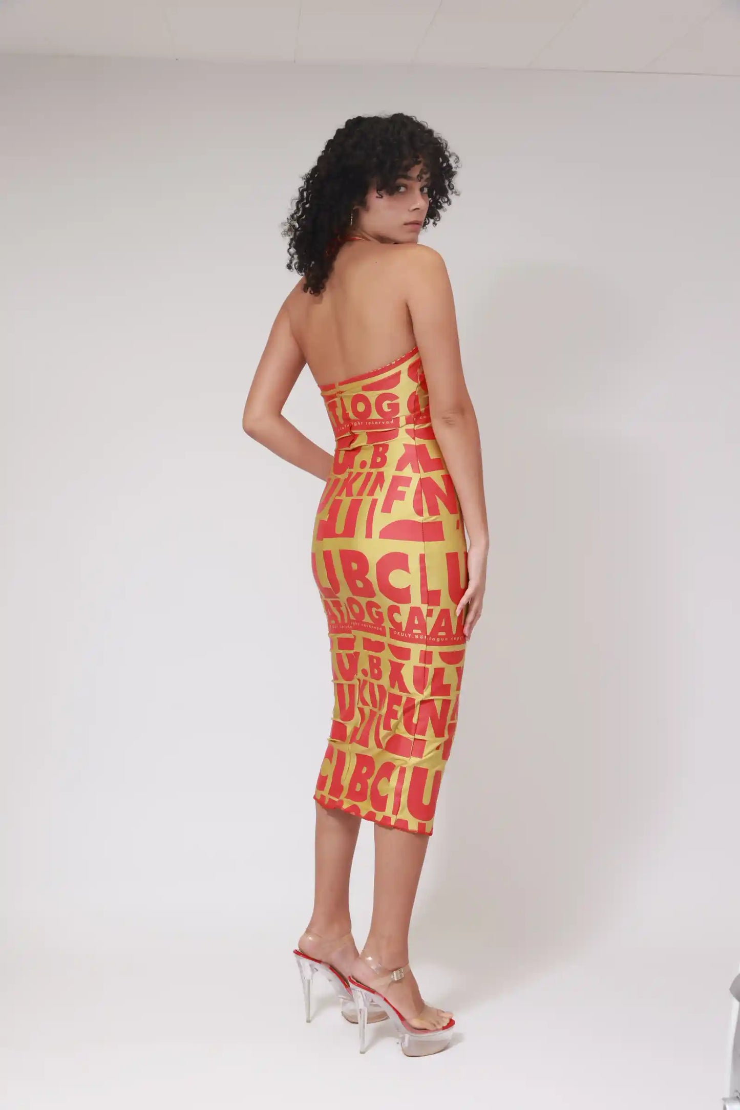 ROBE DOS NU IMPRIMÉ DRAPEAU XB / ROUGE SUR OR
