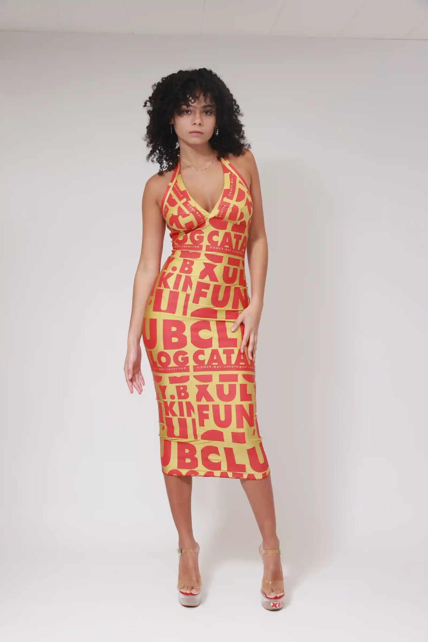 ROBE DOS NU IMPRIMÉ DRAPEAU XB / ROUGE SUR OR
