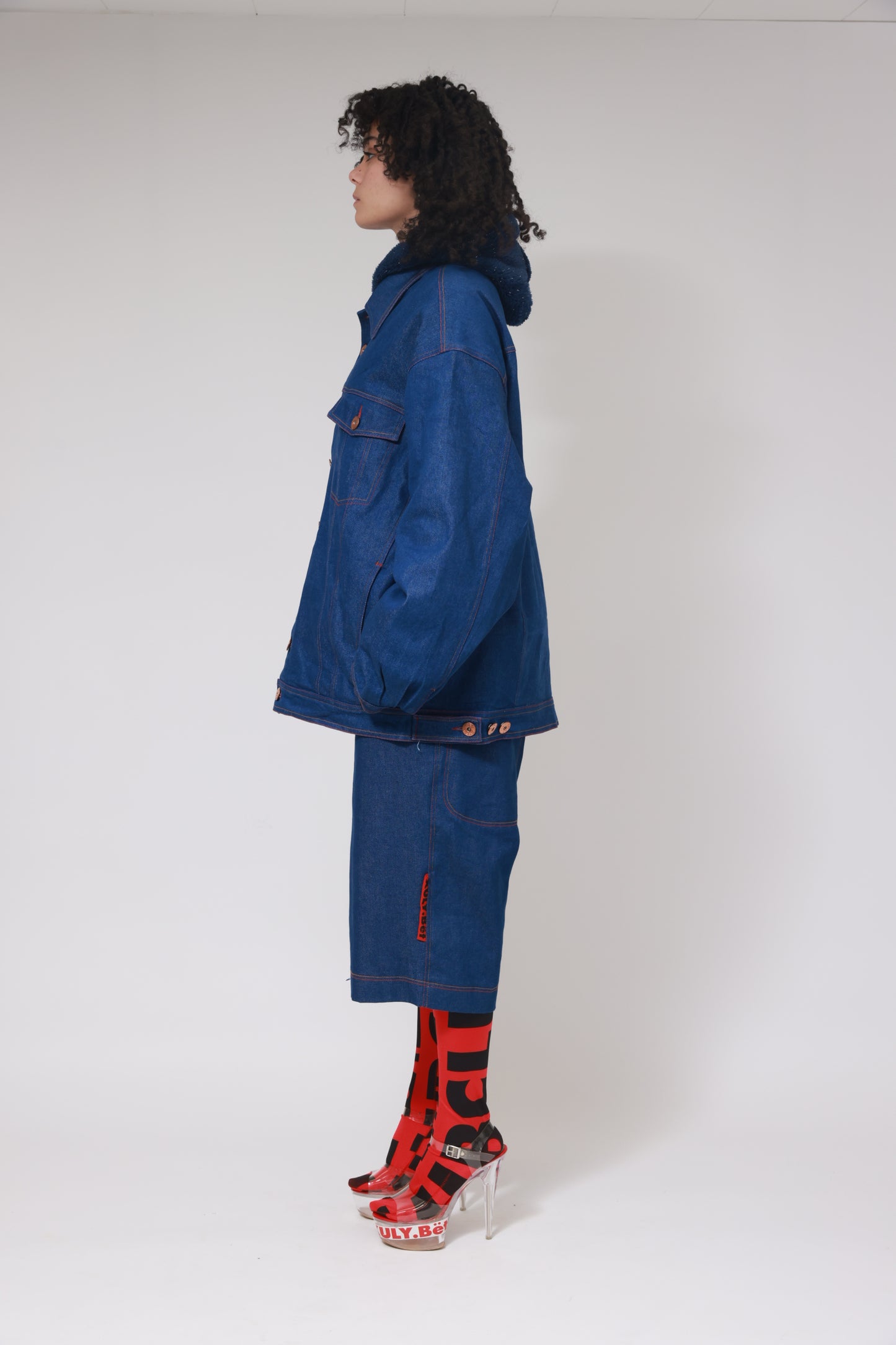 PANTALON COURT ET BAGGY EN DENIM XB
