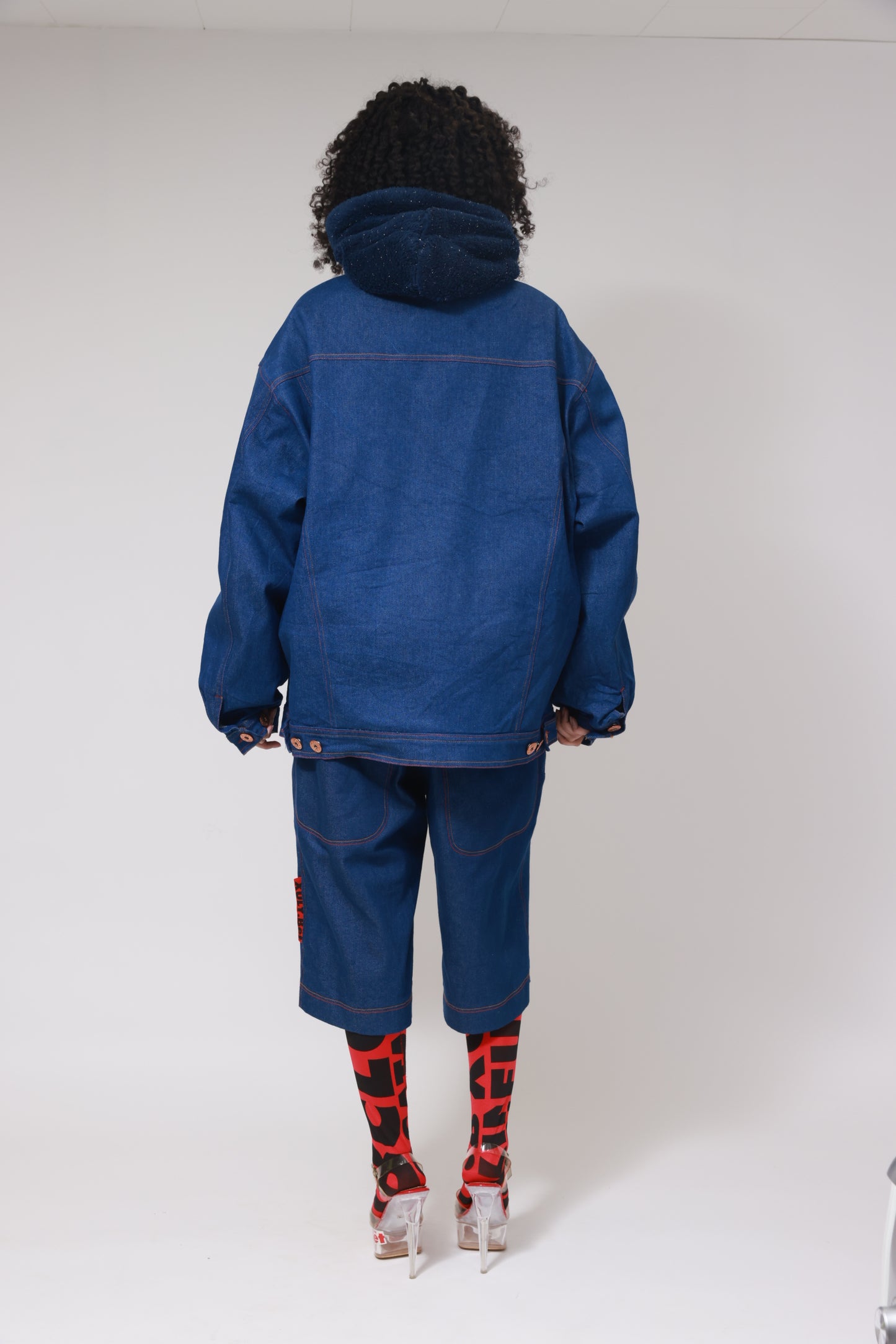 PANTALON COURT ET BAGGY EN DENIM XB
