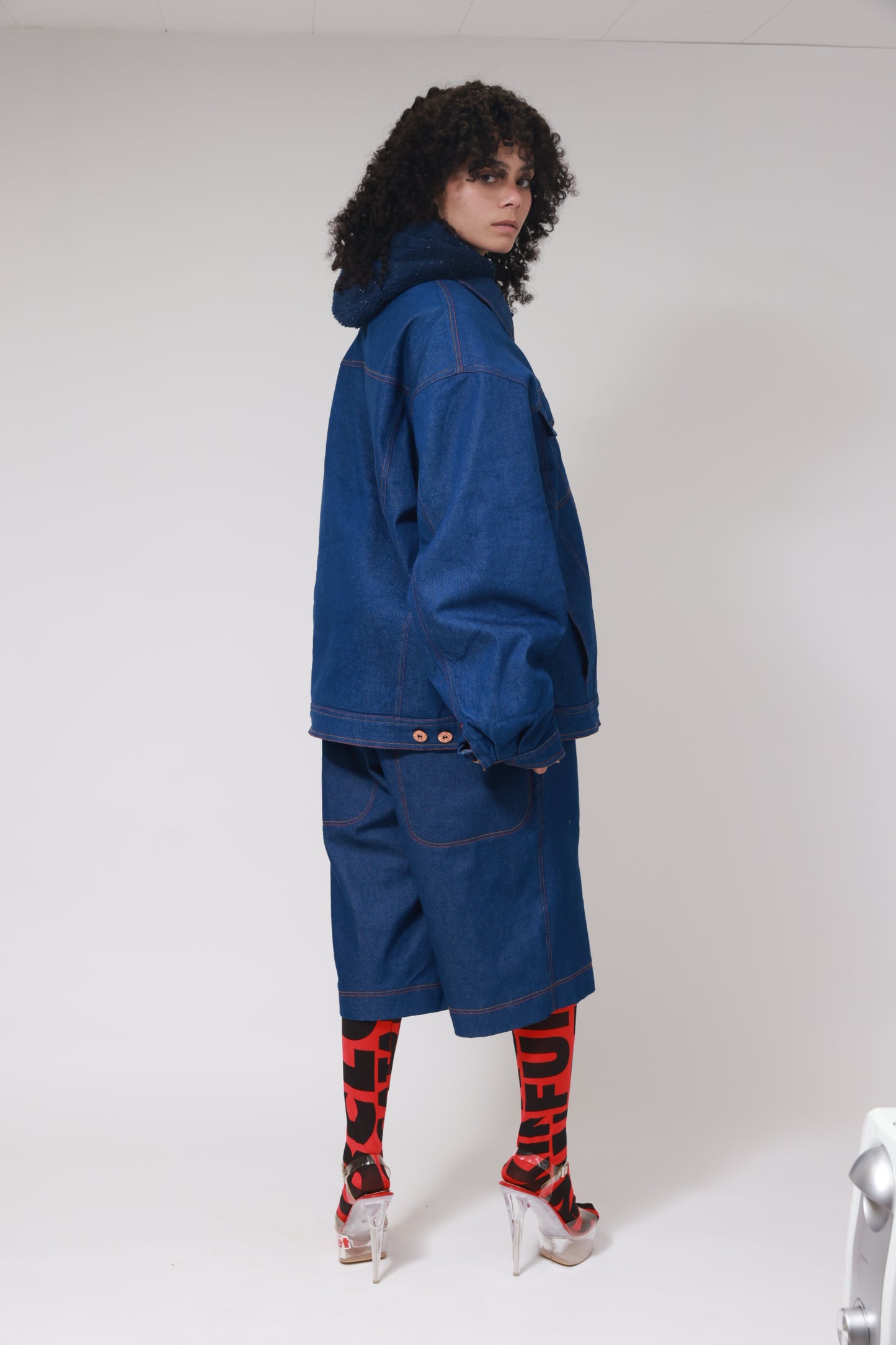 PANTALON COURT ET BAGGY EN DENIM XB