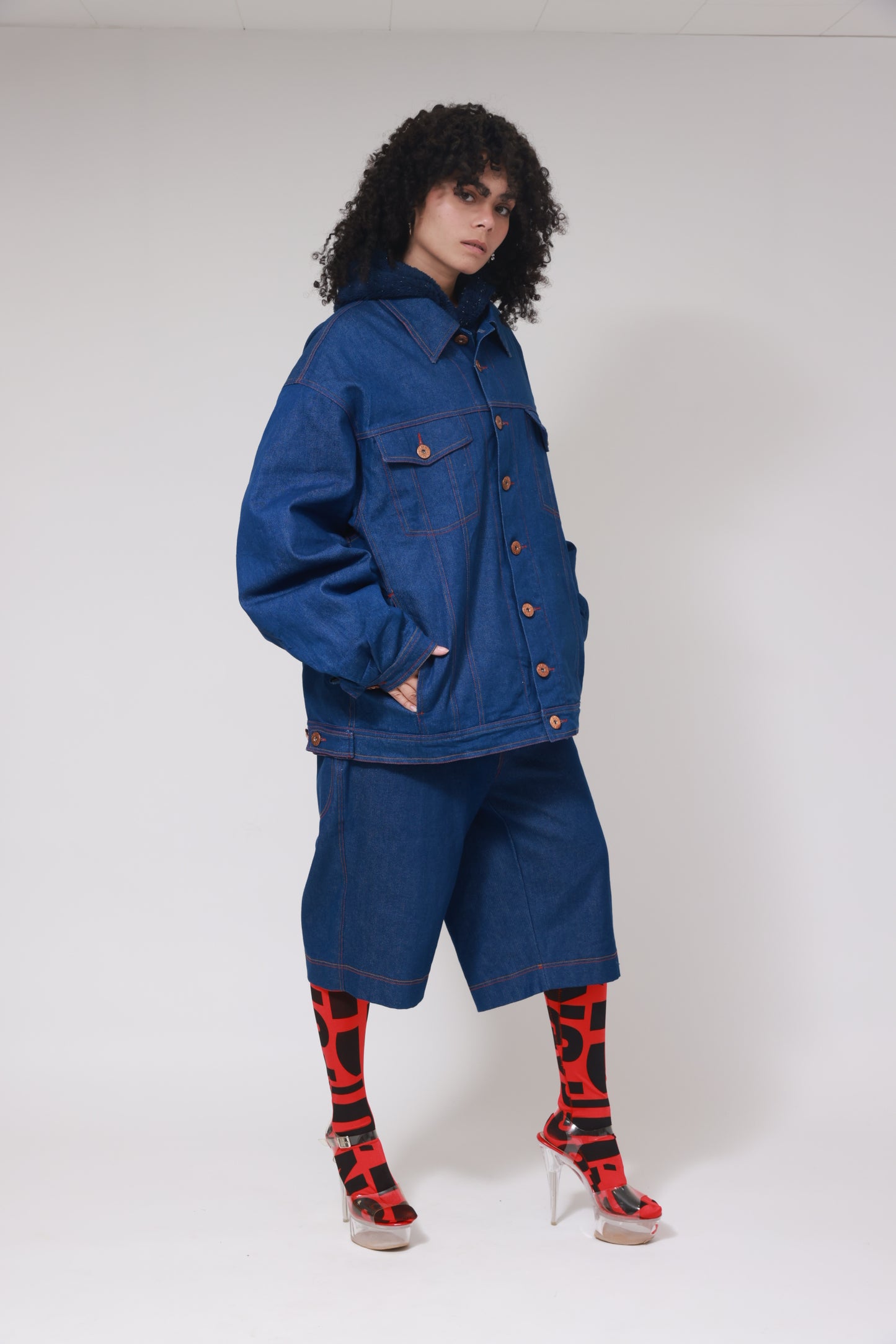 PANTALON COURT ET BAGGY EN DENIM XB