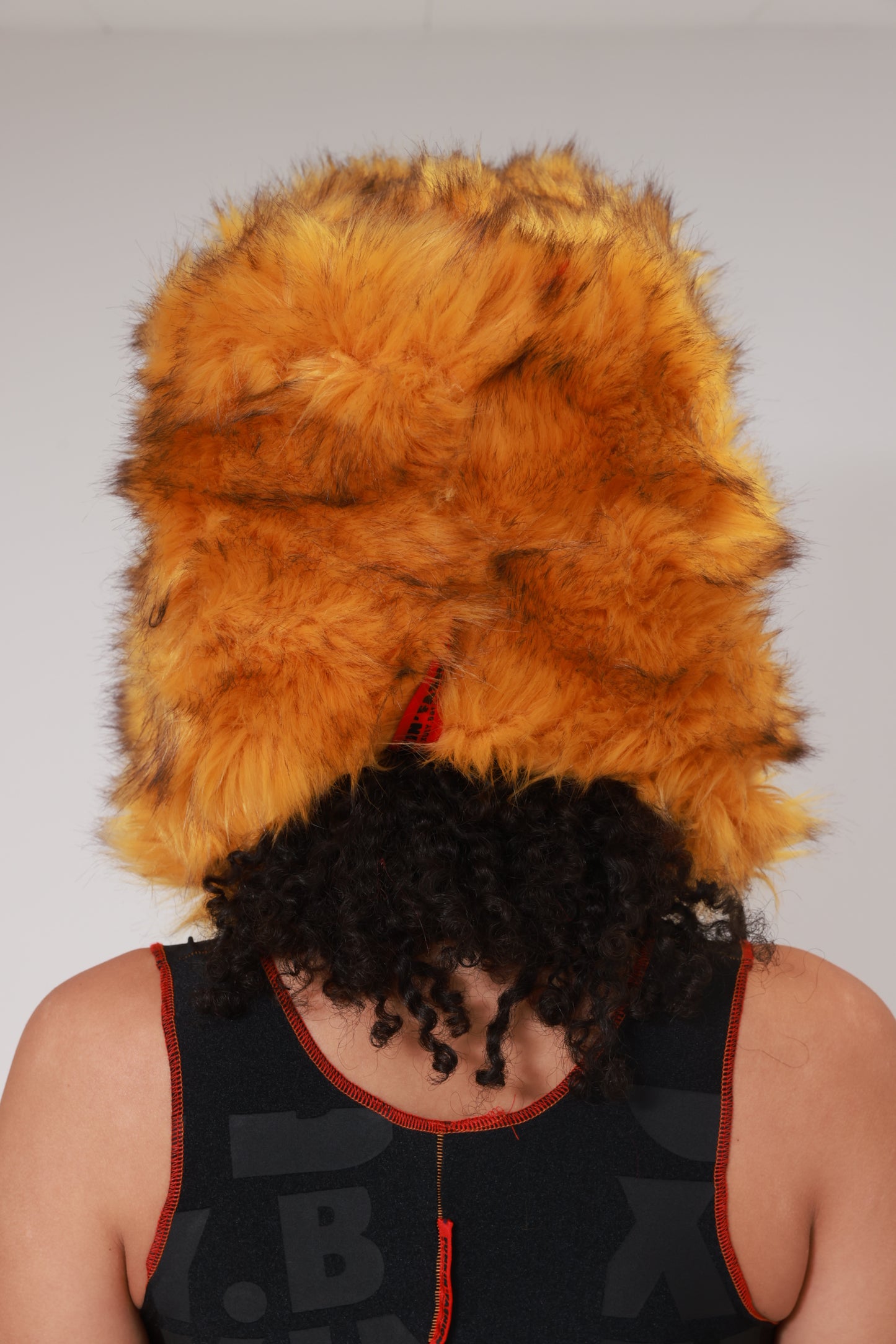 CHAPKA EN FAUSSE FOURRURE STYLE RENARD / ORANGE