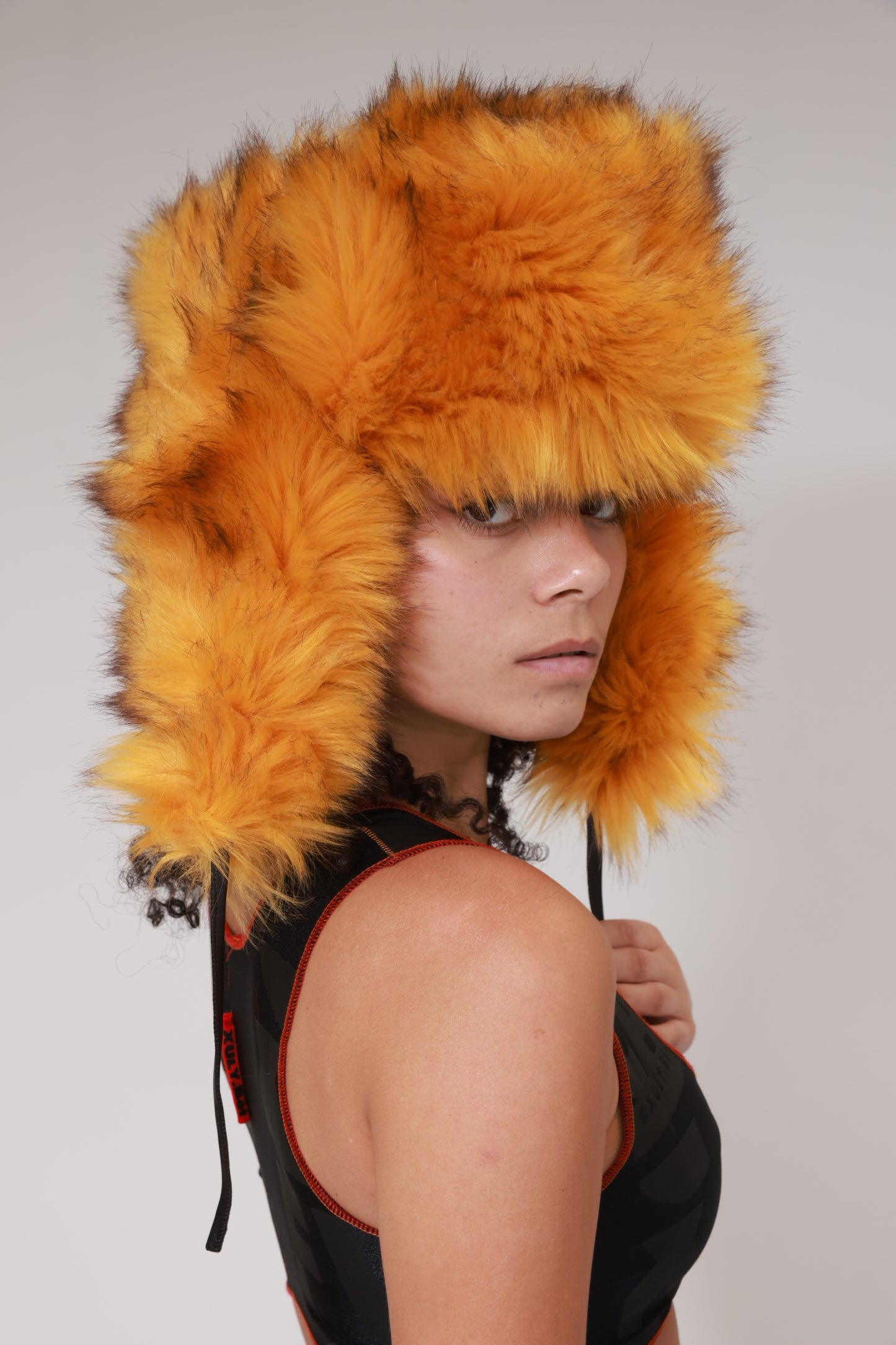 CHAPKA EN FAUSSE FOURRURE STYLE RENARD / ORANGE