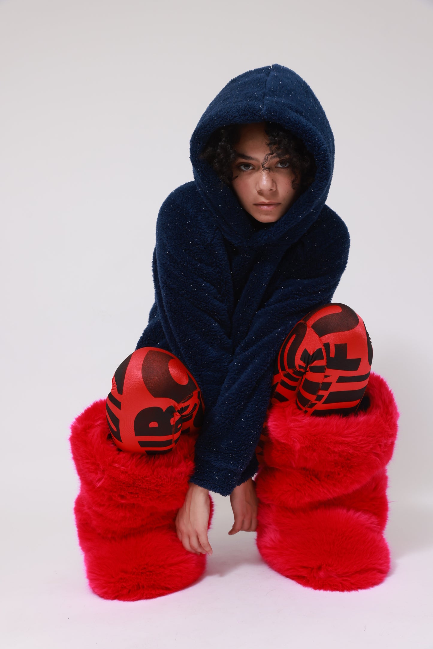 PETIT SWEAT À CAPUCHE EN POLAIRE PAILLETTE